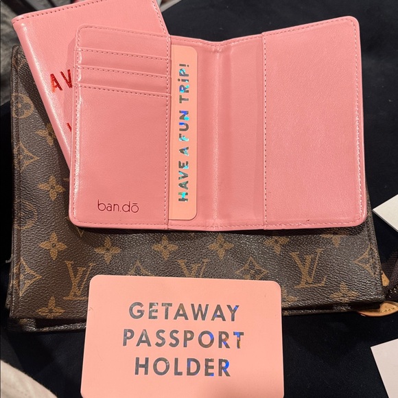 Ban.do | Getaway Passport holder NEW! - Picture 4 of 5